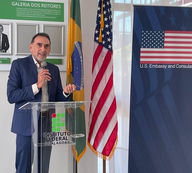 Reitor Carlos Guedes salienta que escritório está à disposição de todo o estado alagoano.jpeg