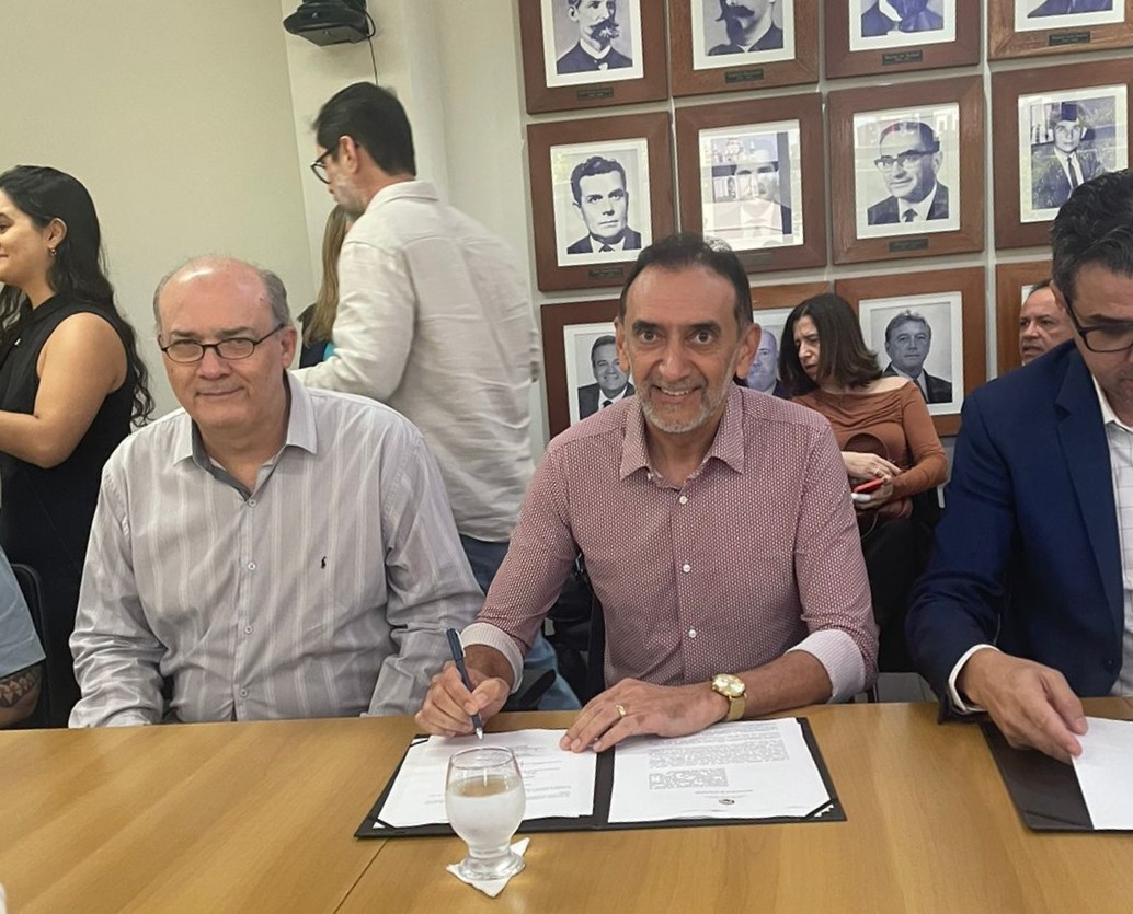 O reitor Carlos Guedes realiza assinatura de Memmorando de Entendimento com Universidade  de Lisboa.jpeg