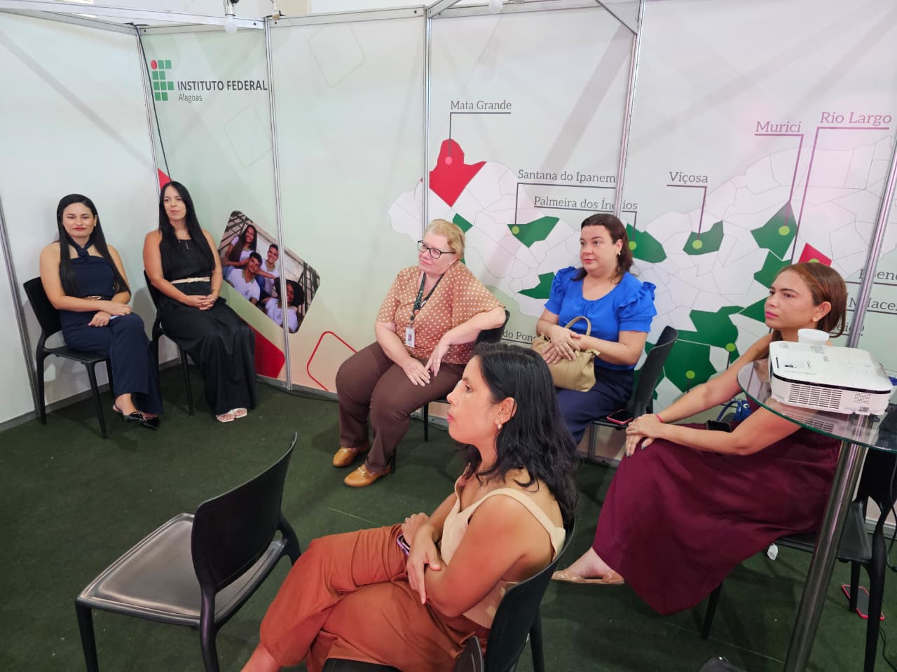 Gestoras da Pró-reitoria de Ensino participaram da ação.jpg