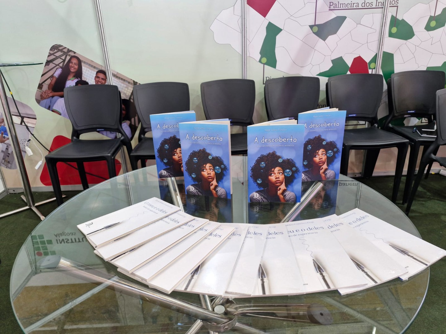 Livros A descoberta novos sentimentos em uma mente adolescente, e O meu e o deles relato de experiência.jpeg