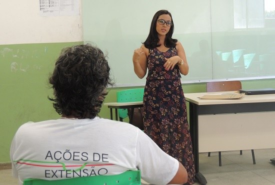 Monique Morais atua com professora do curso, juntamente com a sua colega de curso, Fabiana Viana.JPG