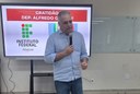 Deputado Alfredo Gaspar durante as entregas no Campus Palmeira