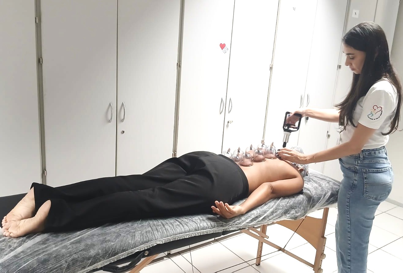 Servidoras puderam passar por ventosaterapia no dia.jpeg