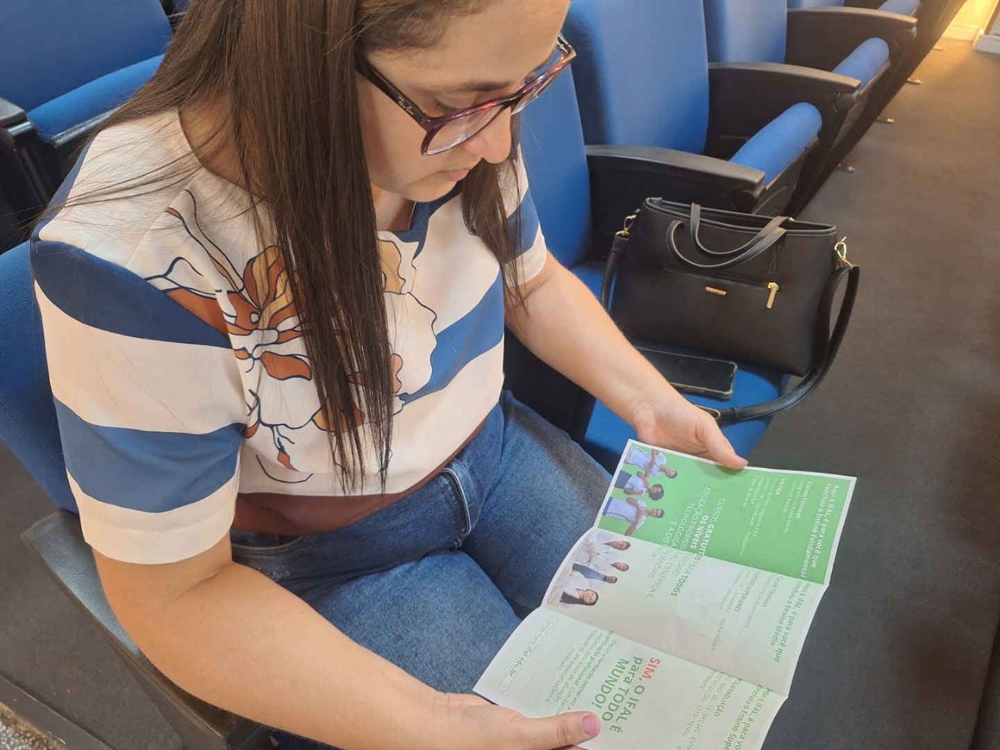 A assistente social Aline Oliveira quis colaborar com a audiência.jpeg