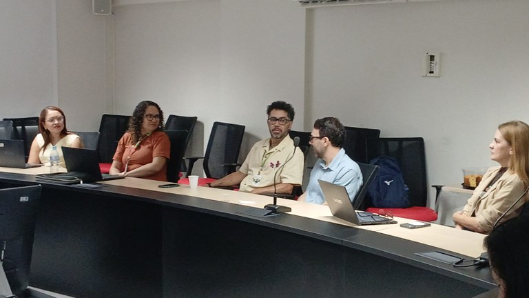 Durante o encontro, a equipe de Minas Gerais conversa sobre iniciativas de alimentação e nutrição desenvolvidas pelo o Ifal.jpeg