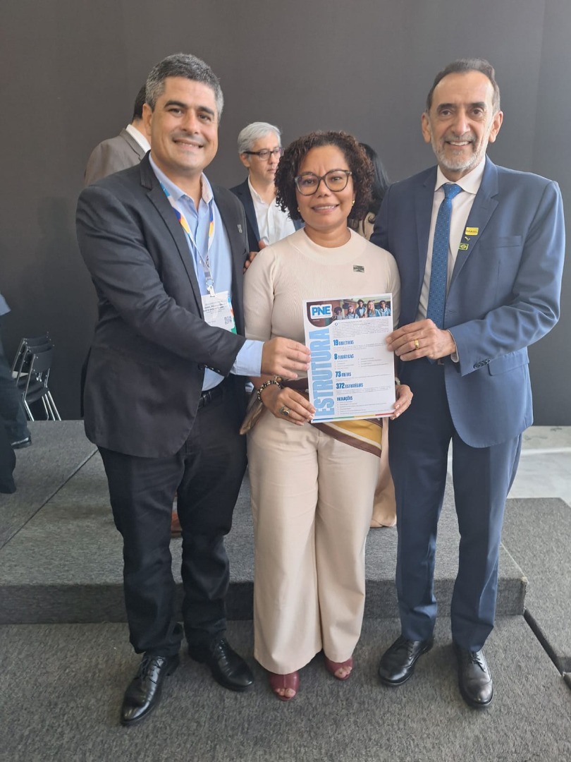 Reitor Carlos Guedes e pró-reitores de Extensão e Pesquisa, Pós-graduação e Inovação, Gilberto Neto e Eunice Palmeira respectivamente, participam do Encontro Nacional.jpeg