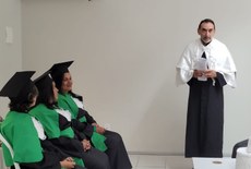 Reitor Carlos Guedes parabeniza novas graduadas