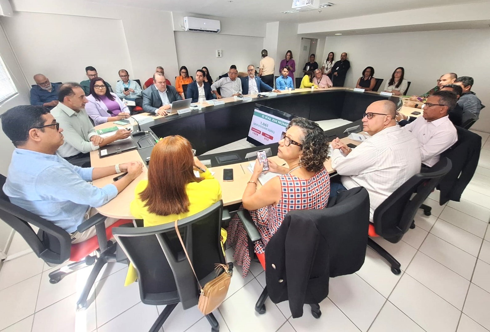 Atividades do primeiro dia acontecem na Sala de Reuniões da Reitoria.jpeg