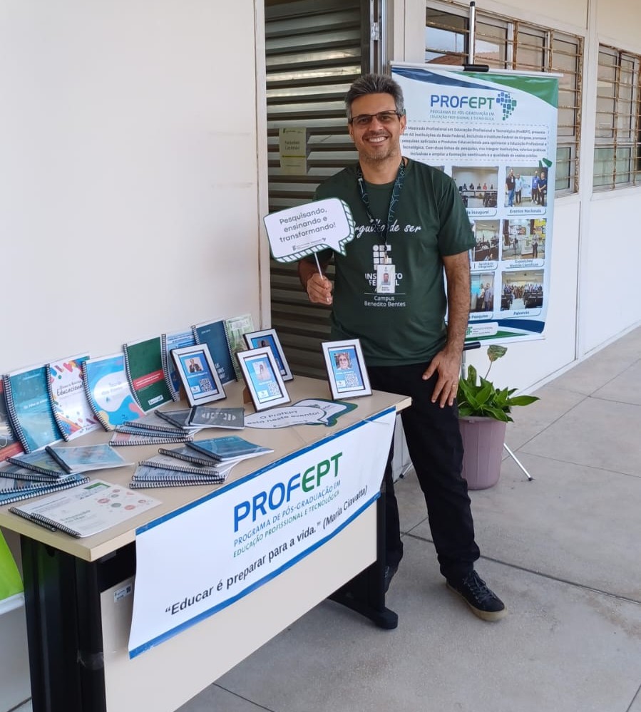 Docente do Mestrado Profissional em Educação Profissional e Tecnológica (ProfEPT), André Sueldo reforça que estudantes que recebem a bolsa podem se dedicar mais à sua formação.jpeg