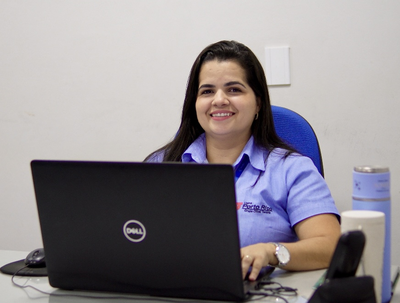 A gestora de pessoal da Usina Porto Rico, Elaine Ferreira, disse se sentir feliz em acompanhar o crescimento e comprometimento dos jovens aprendizes.PNG