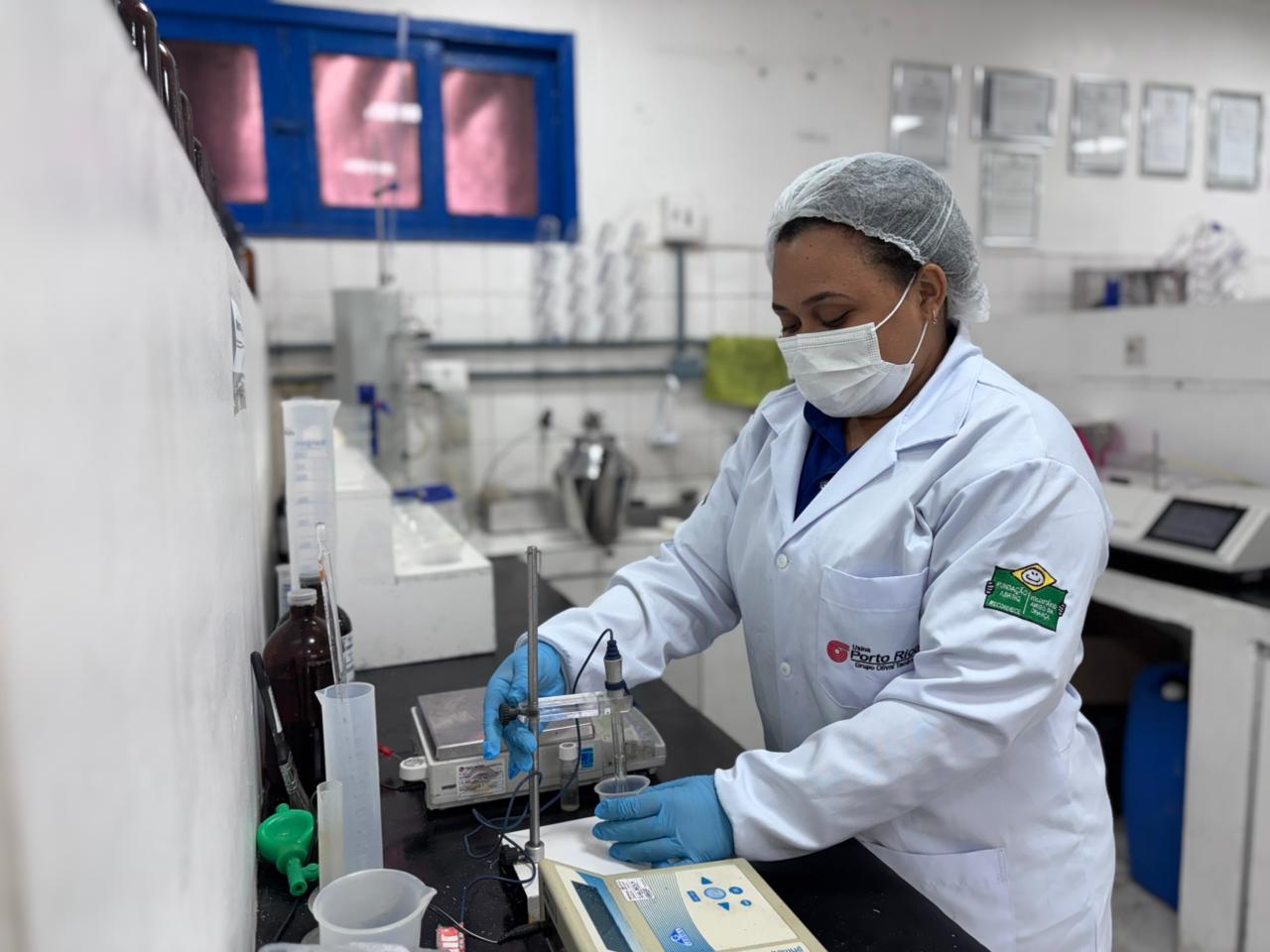 Yasmin Ingrid, percorre diariamente três municípios, entre estudos, trabalho e descanço em sua casa, em São Miguel.jpeg