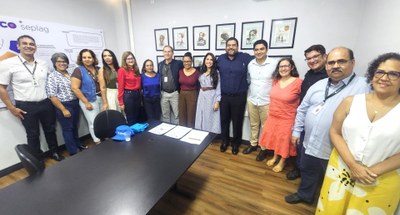Gestão do Ifal e do campus Maceió, pesquisadores e membros da secretaria estiveram presentes em solenidade de assinatura de termo de parceria.jpg