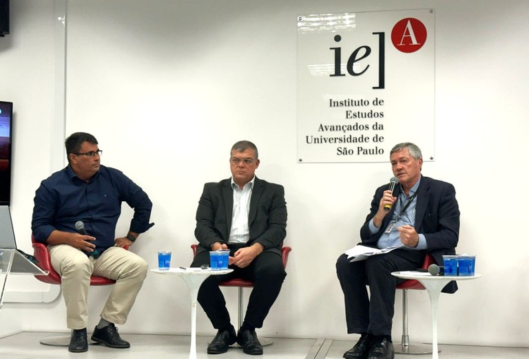 Stoécio Malta apresentandpesquisa em evento da USP.jpeg
