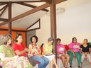 Professoras Juliana Aguiar e Ana Cristina Limeira são recebidas no Secs Guaxuma para conversa com artesãs do Bordazul.JPG