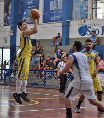 Adriano de Souza também atuou nos jogos universitários disputados pelo time da Universidade Federal de Sergipe (UFS).jpeg