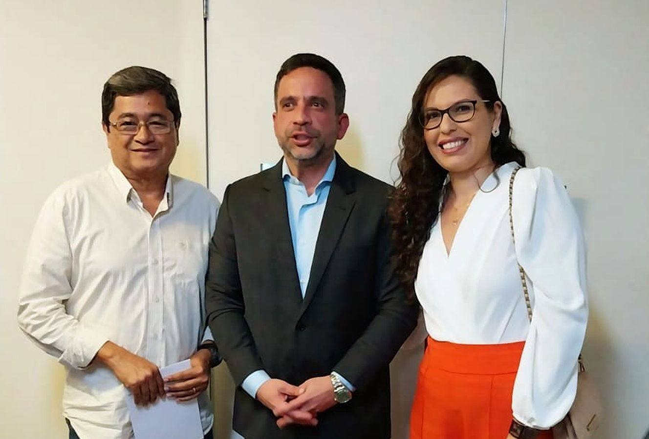 Márcio Yabe e Jordana Rangely com o governador Paulo Dantas