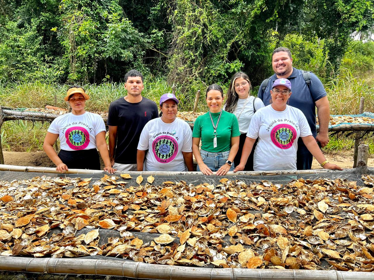 Sheyla Marques em visita à Associação de Marisqueiras de Jequiá da Praia para atividade de pesquisa.jpeg