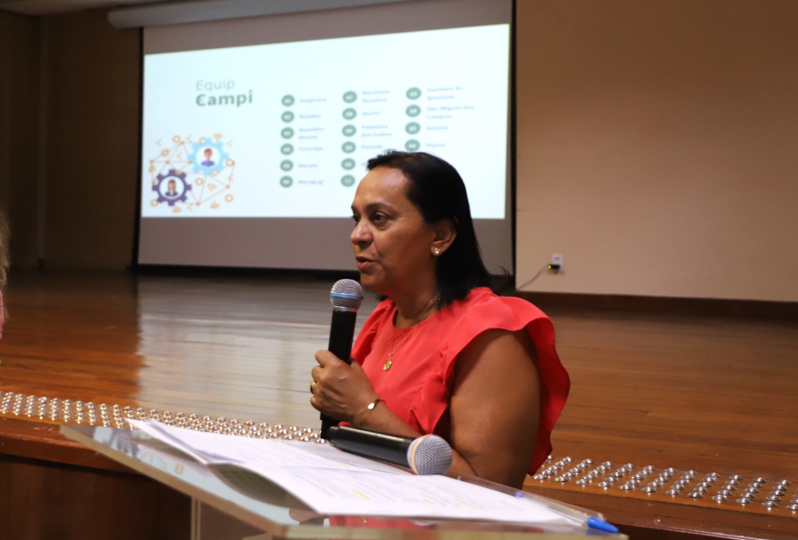 Maria Betânia Vilar apresentou a assistência na realização de estágios, eventos e cursos voltados não só para os estudantes, mas para toda a comunidade.JPG
