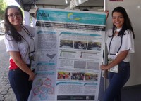 A estudante Mosanielly Alves e sua orientadora Isabely Penina relataram experiência com recorte de gênero no evento