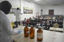 Oficina temática “Química é Show”, que é um outro projeto de extensão coordenado pela professora Elisangela Santos.