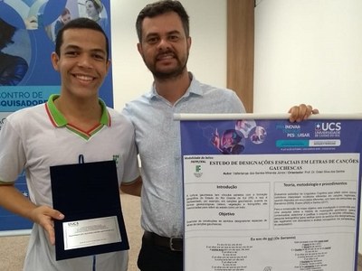 Valterlange dos Santos recebeu o prêmio de destaque, na categoria Ciências Humanas e Sociais.jpeg