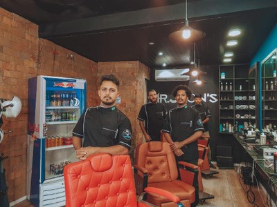 John Tiago  está melhorando a administração de barbearia, que atualmente conta com cinco funcionários.jpeg