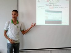 Edvaldo Monteiro apontou que as atividades do Grupo Robothech vem despertando o interesse dos alunos do Campus Rio Largo pela robótica.jpg