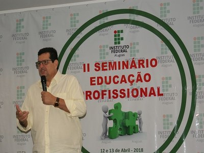Palestrante Ronaldo Araújo prevê segmentação do ensino médio com a reforma