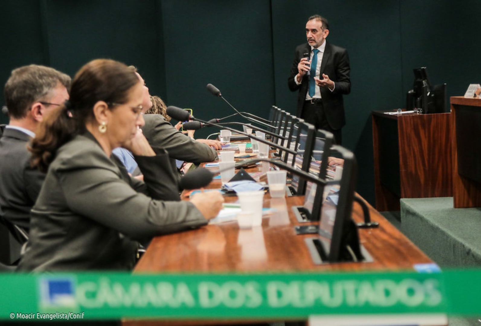 Carlos Guedes participa da Comissão de Educação
