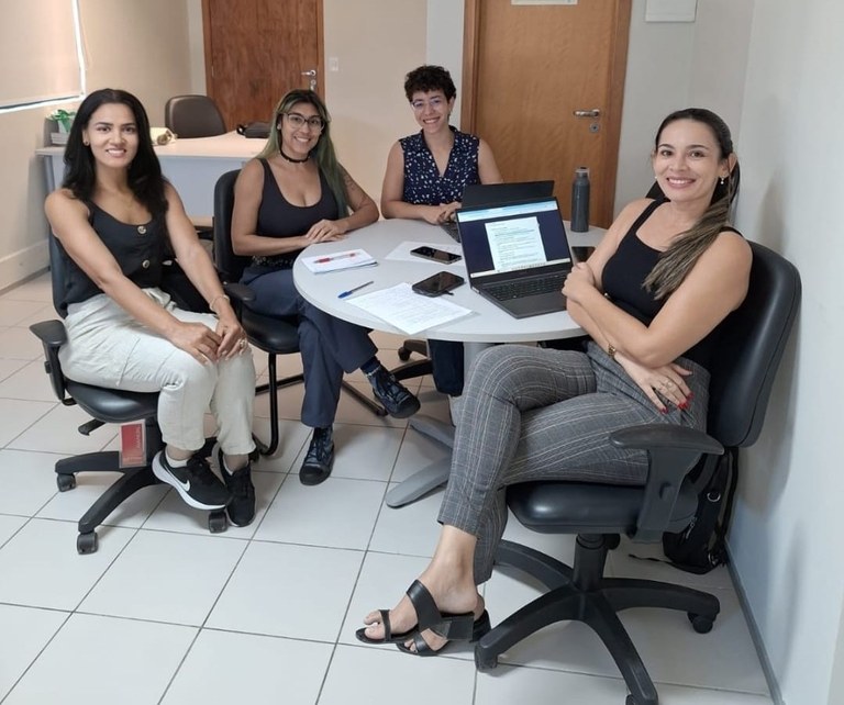 As bibliotecárias Luiza Glaciete, Monick Gomes, Roselane Félix, além da estagiária Ignez, formam a equipe que responsável pela criação do Redifal.jpeg