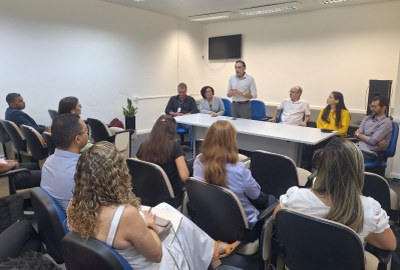 Reitor Carlos Guedes acompanhou os integrantes da primeira turma do Minter na aula inaugural.jpg