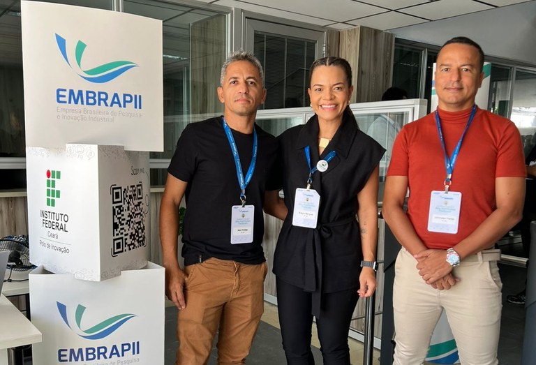 Johnnatan Duarte de Freitas, Sheyla Karolina Justino Marques e Alan John Duarte de Freitas representam o Ifal em capacitação da Emprapii.jpeg