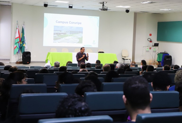 Carlos Guedes fala da importância de diálogo com segmentos do Ifal, no Campus Coruripe.JPG