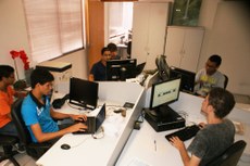 Alunos dos cursos de Sistemas de Informações e Informática acompanham envio de projetos de pesquisa por meio do software ComunicaIfal