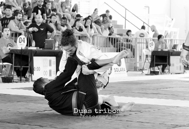 Prática do Jiu-Jitsu ajudou a melhorar a concentração e a defesa pessoal de Yuri Buarque.jpg