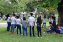 Mauro Sales canta com jovens estudantes do Campus Satuba, a unidade em que está lotado.jpeg