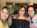 As experiências de formação de Márcia Gomes (no centro) foram divididas com Juliana Moraes (à direita), hoje docente do Campus Murici.jpeg