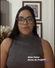 Autora da pesquisa  e do produto educacional Aline Vieira (Reprodução YouTube)
